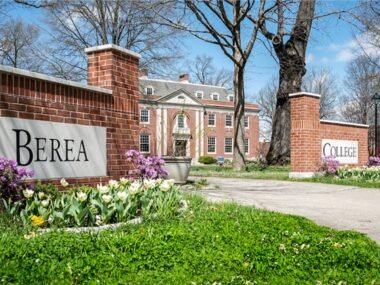 Work and Study in the USA for Free: Berea College Welcomes Students with Financial Need