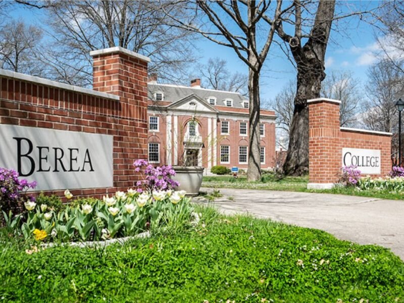 Work and Study in the USA for Free: Berea College Welcomes Students with Financial Need